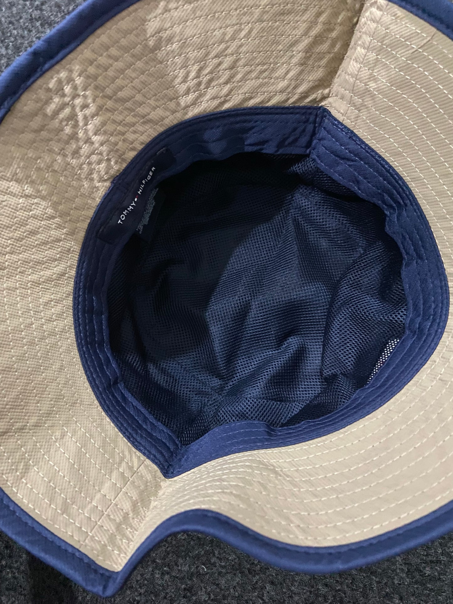 Tommy Hilfiger Blue & Beige Bucket Hat – Unisex