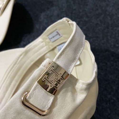 Tommy Hilfiger TH Monogram Plaque baseball cap in classic beige organic cotton with gold-tone hardware