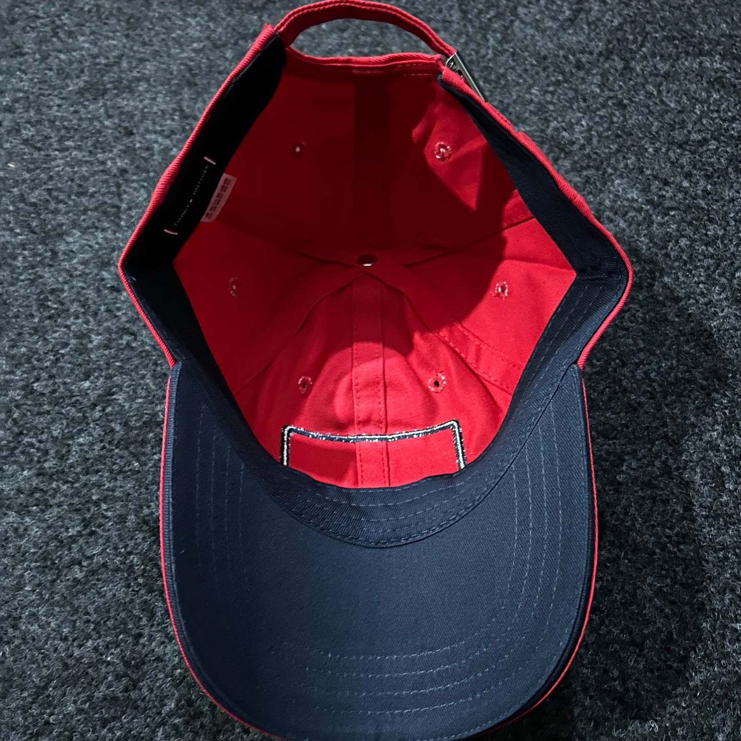 Tommy Hilfiger Signature Badge Baseball Cap – Everyday Summer Essential