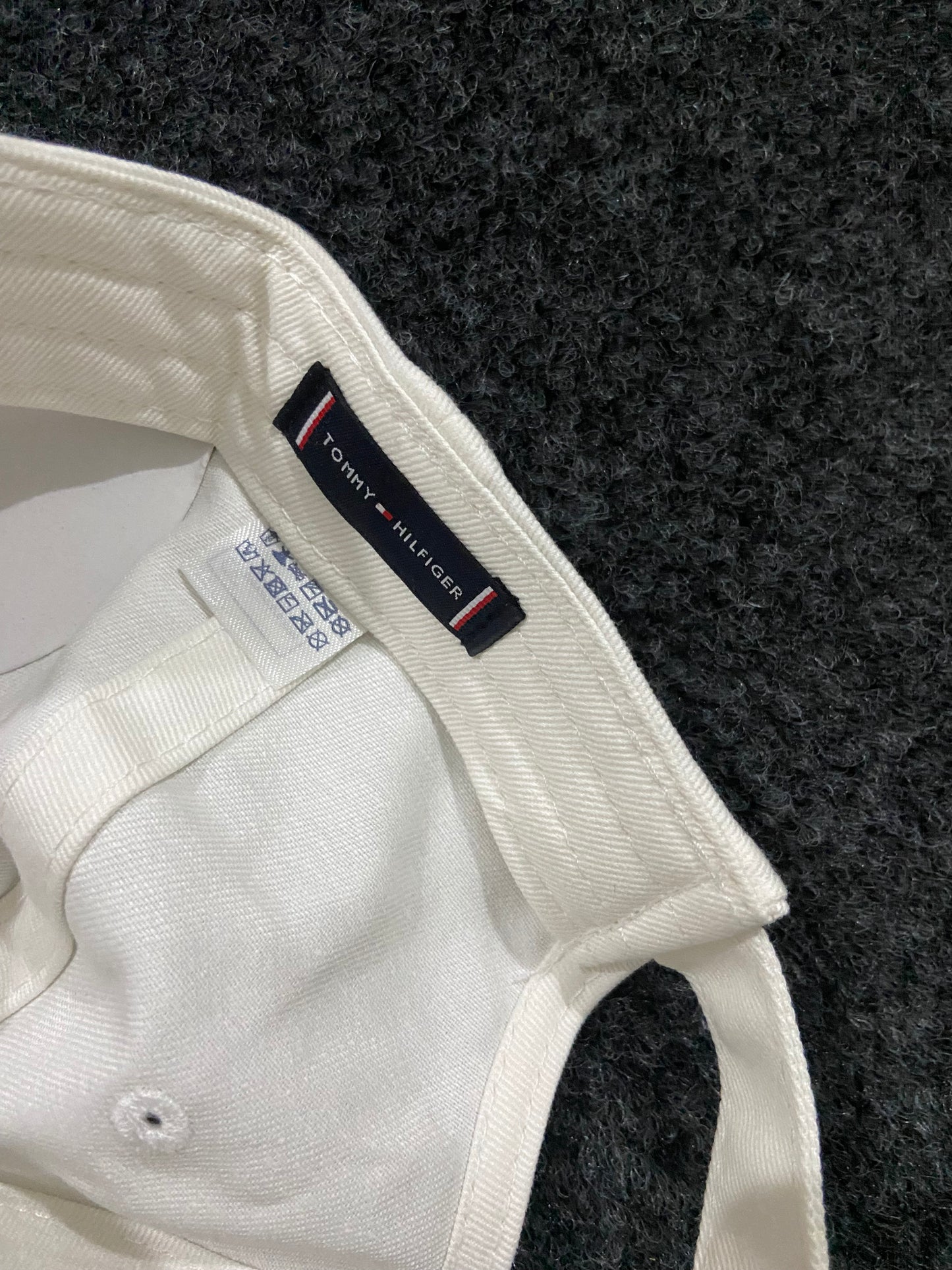 Tommy Hilfiger White Cole Dad Hat – Classic Flag Logo