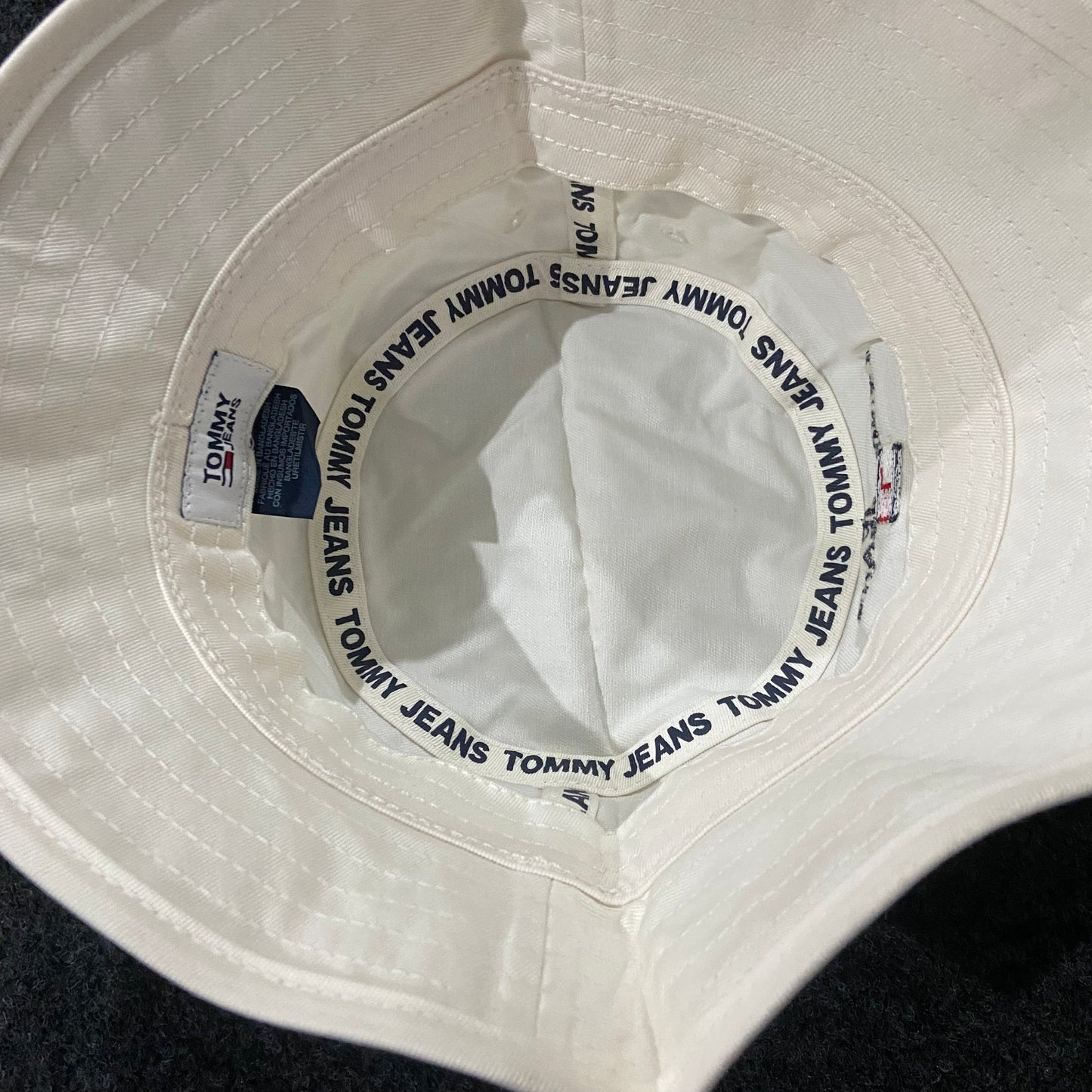 Tommy Jeans White Embroidered Logo Unisex Bucket Hat