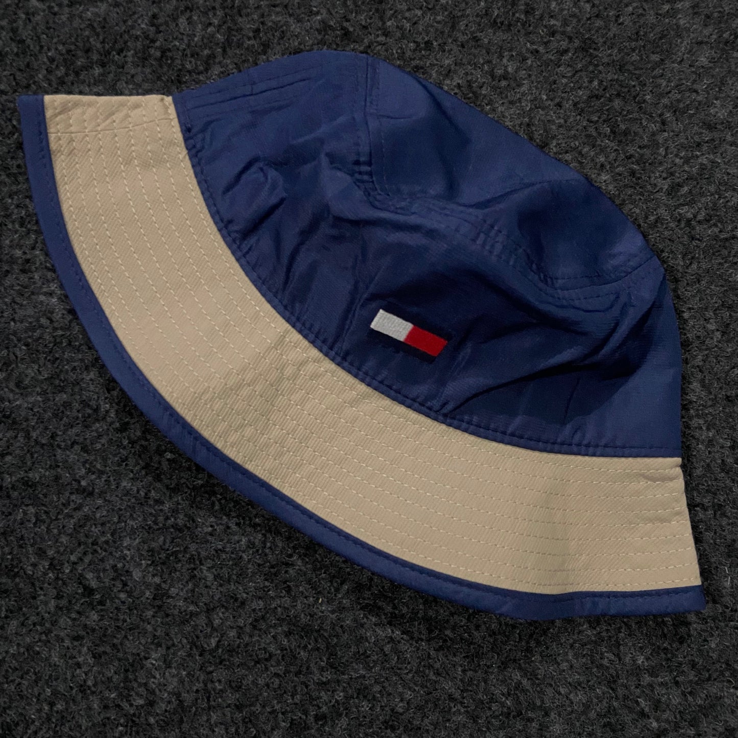 Tommy Hilfiger Blue & Beige Bucket Hat – Unisex