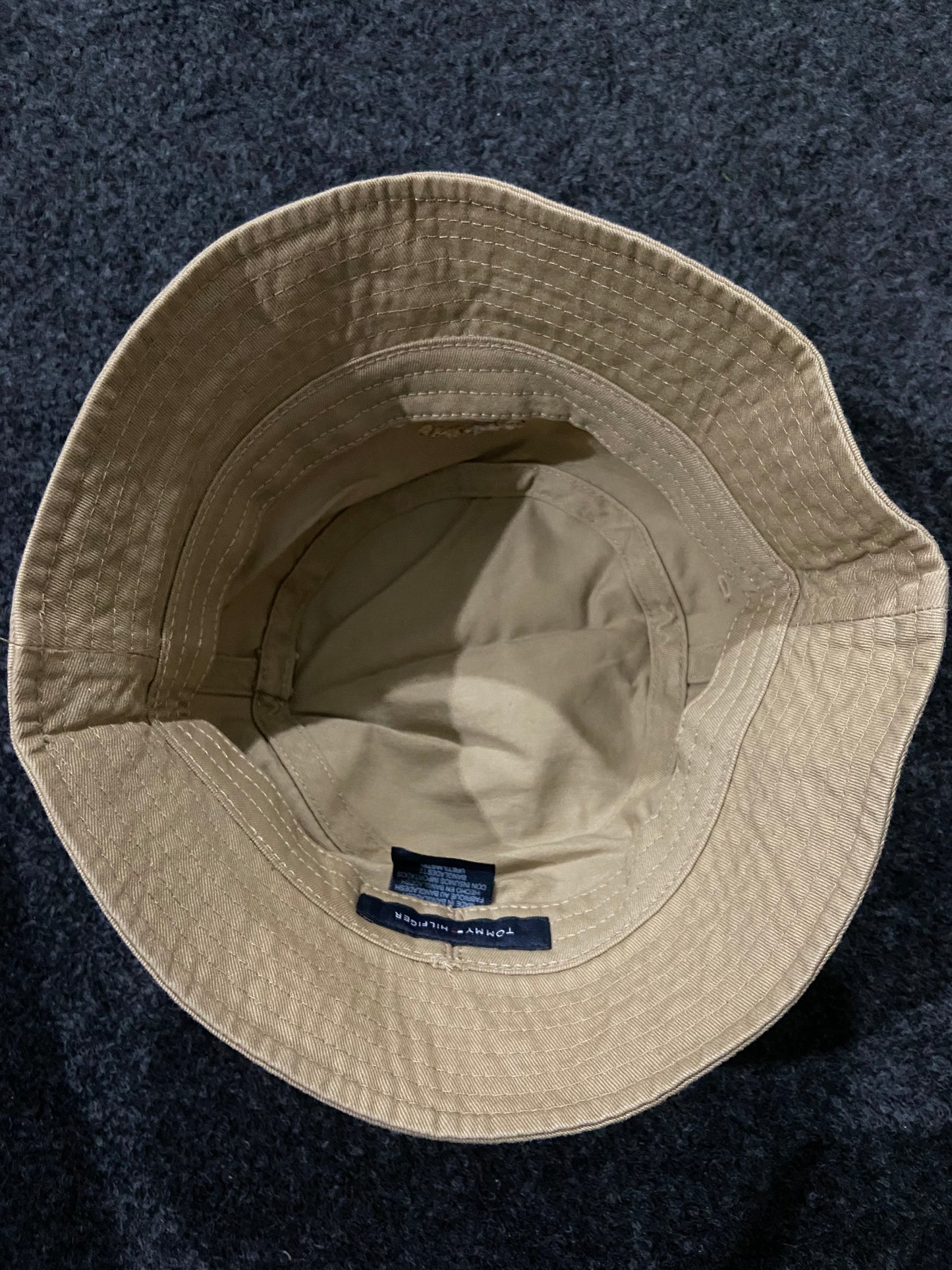 Tommy Hilfiger New York Beige Bucket Hat – Unisex
