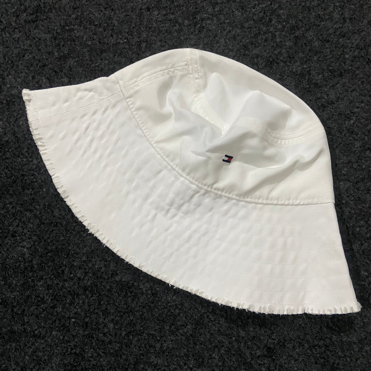 Tommy Hilfiger Essential Flag White Bucket Hat – Women
