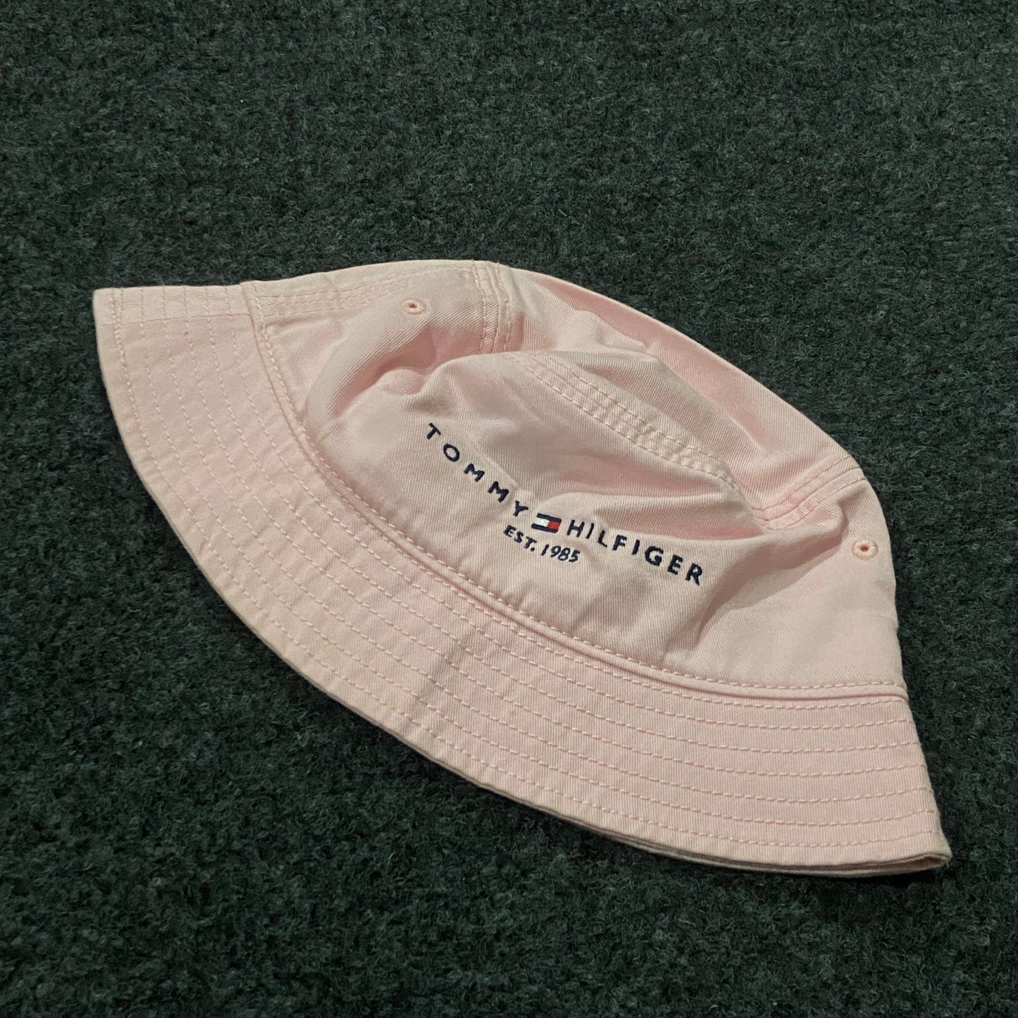 Tommy Hilfiger Established Pink Bucket Hat – Unisex