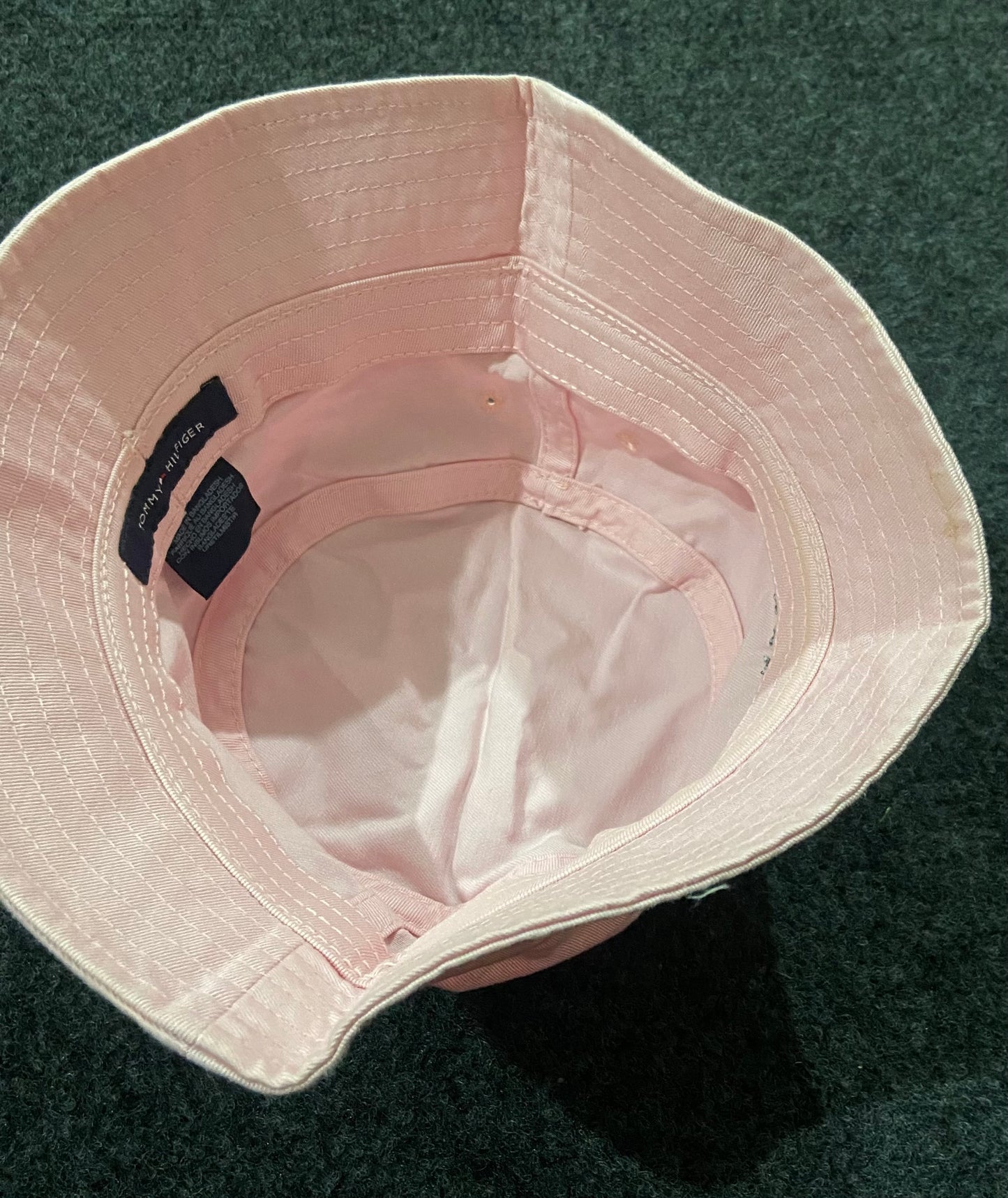 Tommy Hilfiger Established Pink Bucket Hat – Unisex