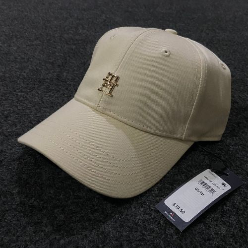 Tommy Hilfiger TH Monogram Plaque baseball cap in classic beige organic cotton with gold-tone hardware